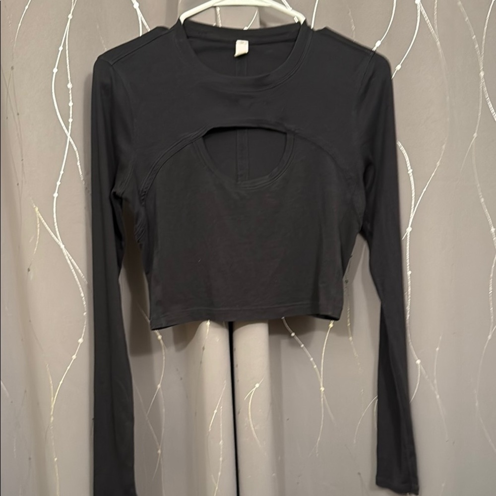 Lululemon Black Long Sleeve Cropped Cutout Top 💚
